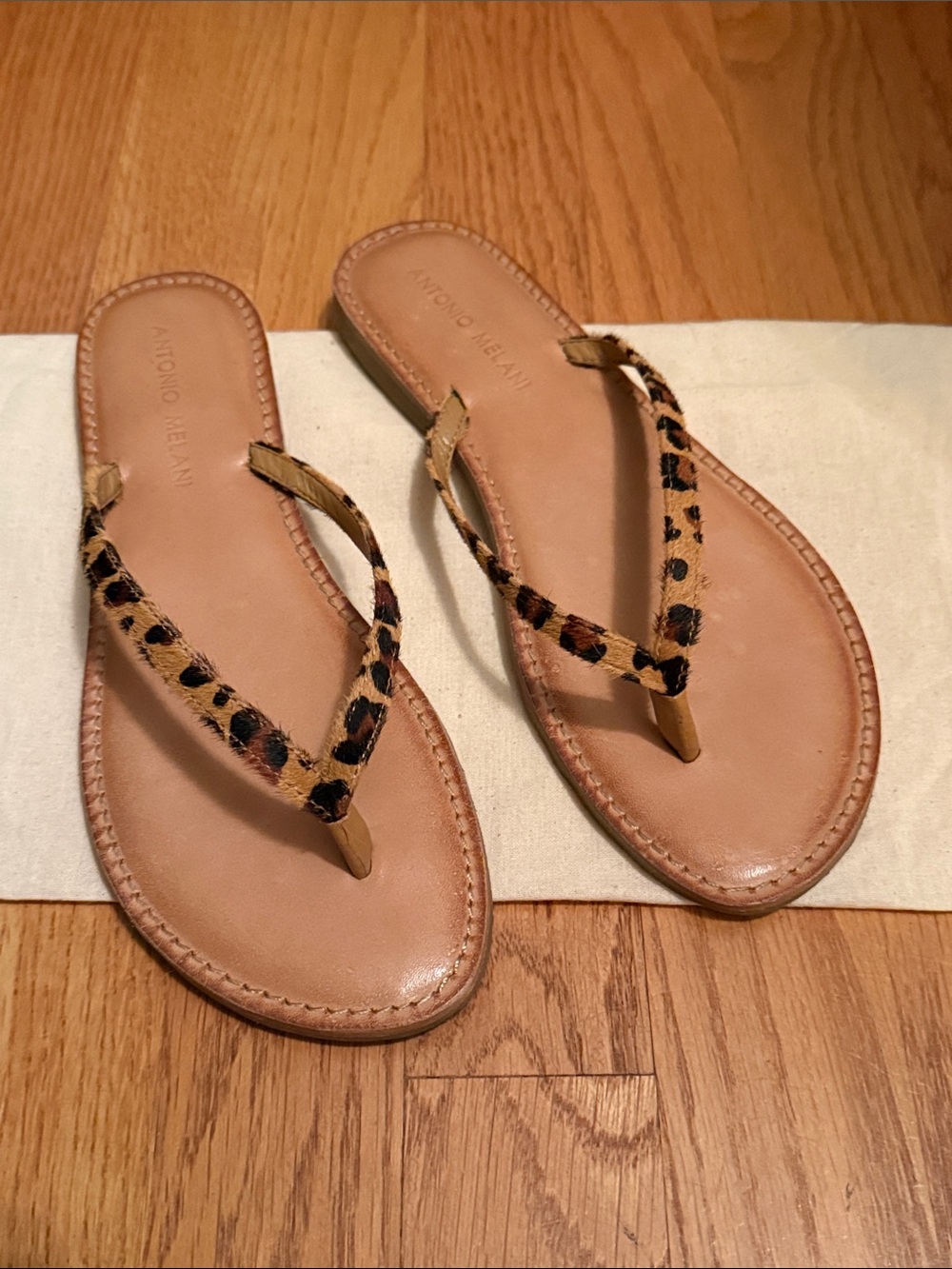 Antonio Melani Lagoona Leather Leopard Thong Sandals Women’s Size 8.5